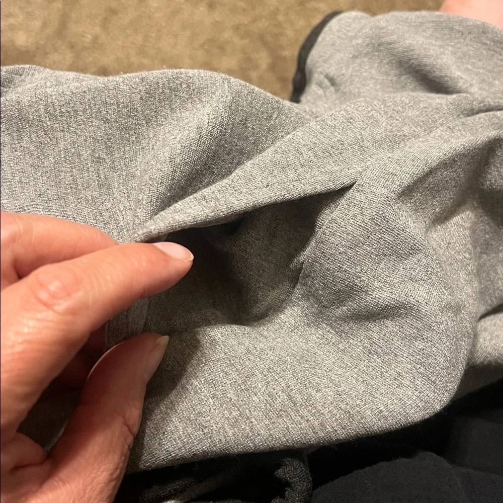 Staples gray with black detail lightweight jacket. Velcro closure. Pockets. - Picture 9 of 9